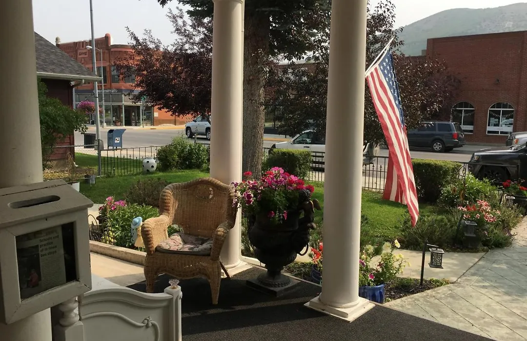 Hickory House Inn-1