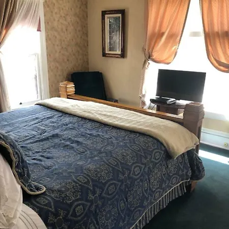 Hickory House Inn-3
